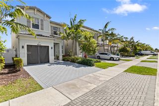 4910 NW 48th Ter, Tamarac, FL 33319