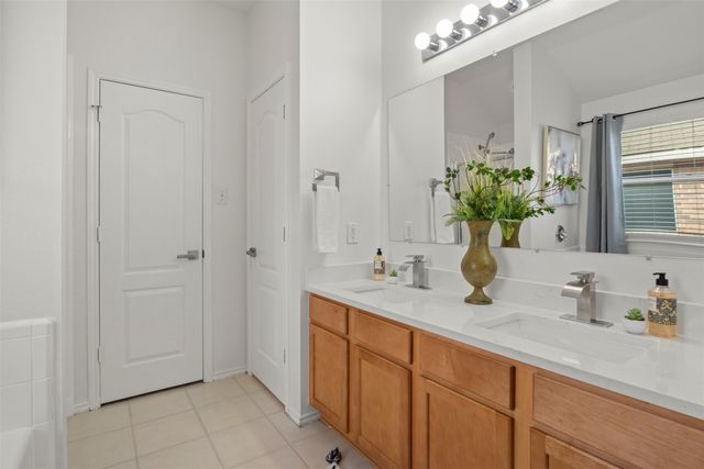 1624 Ambercrest Drive, Lancaster, TX 75146