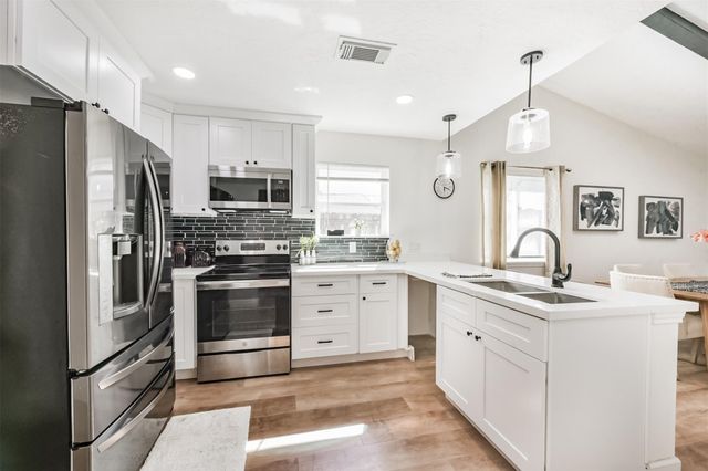 16510 Blackhawk Boulevard, Friendswood, TX 77546