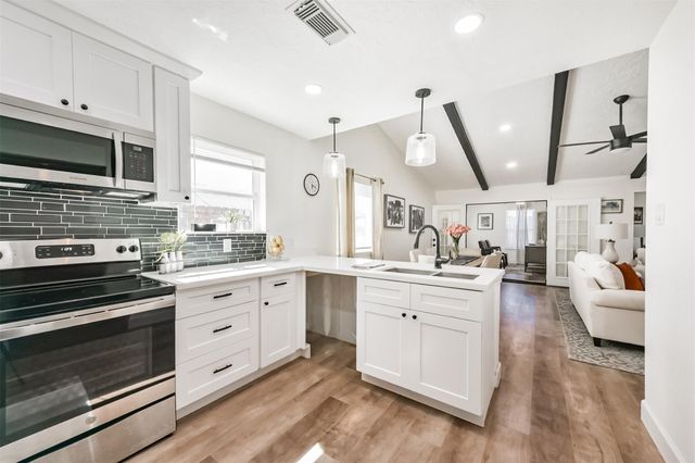 16510 Blackhawk Boulevard, Friendswood, TX 77546