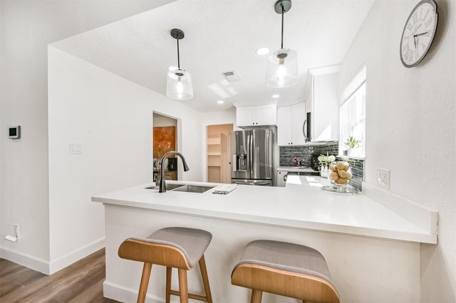 16510 Blackhawk Boulevard, Friendswood, TX 77546