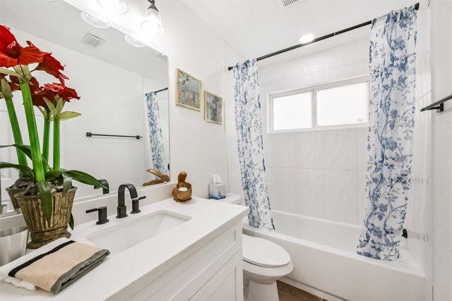 16510 Blackhawk Boulevard, Friendswood, TX 77546