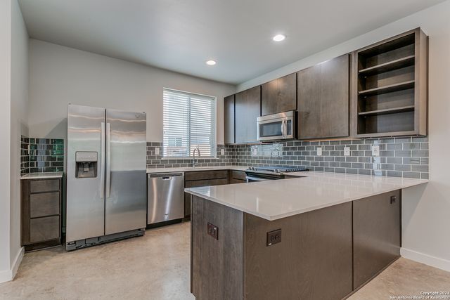 330 Clay St Unit 24, San Antonio, TX 78204