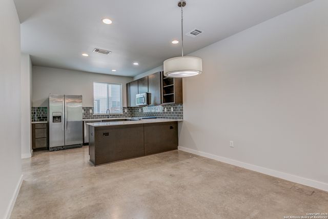 330 Clay St Unit 24, San Antonio, TX 78204