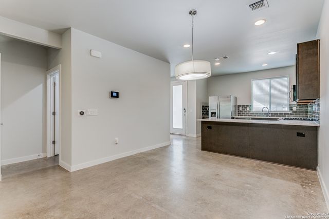 330 Clay St Unit 24, San Antonio, TX 78204