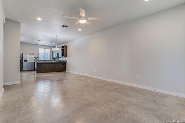 330 Clay St Unit 24, San Antonio, TX 78204