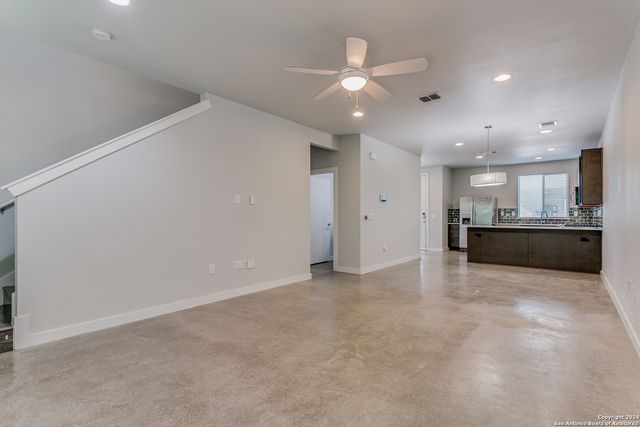 330 Clay St Unit 24, San Antonio, TX 78204