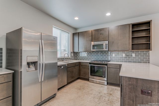 330 Clay St Unit 24, San Antonio, TX 78204