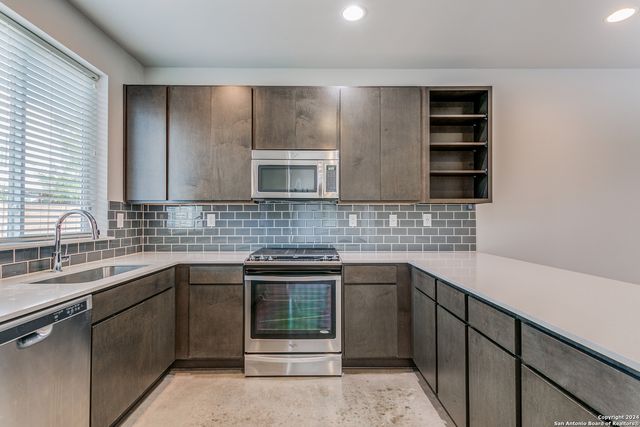 330 Clay St Unit 24, San Antonio, TX 78204