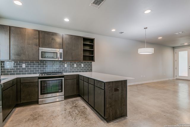 330 Clay St Unit 24, San Antonio, TX 78204