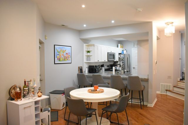 2851 N Southport Avenue A, Chicago, IL 60657