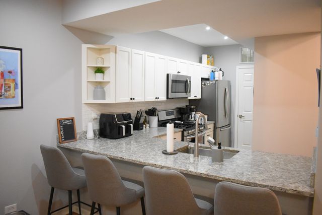 2851 N Southport Avenue A, Chicago, IL 60657