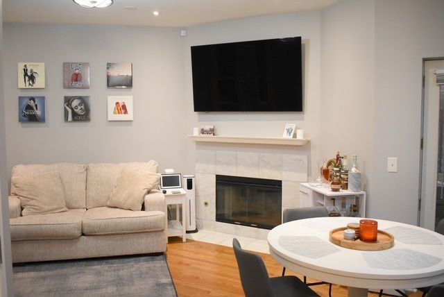 2851 N Southport Avenue A, Chicago, IL 60657