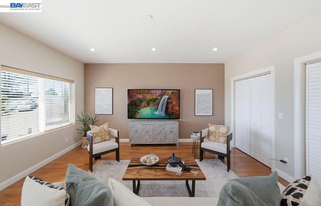 17208 President Dr, Castro Valley, CA 94546