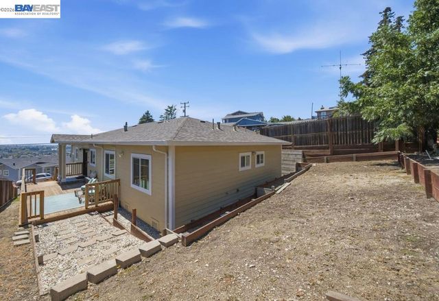 17208 President Dr, Castro Valley, CA 94546