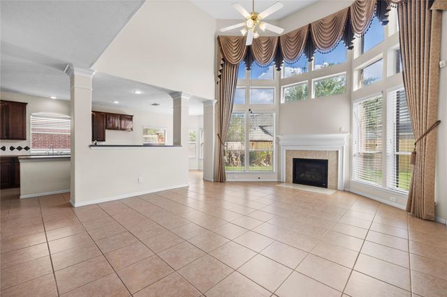 1111 Blue Leaf Drive, Richmond, TX 77469