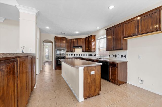 1111 Blue Leaf Drive, Richmond, TX 77469