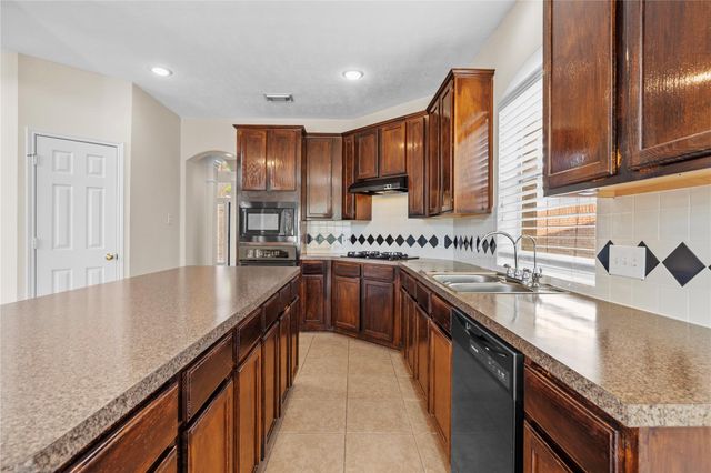 1111 Blue Leaf Drive, Richmond, TX 77469