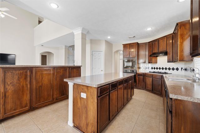 1111 Blue Leaf Drive, Richmond, TX 77469