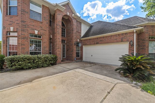 1111 Blue Leaf Drive, Richmond, TX 77469