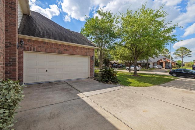 1111 Blue Leaf Drive, Richmond, TX 77469