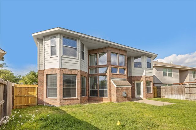 1111 Blue Leaf Drive, Richmond, TX 77469