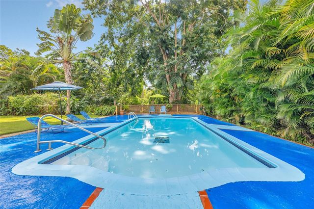 110 FREIRE CALLE RUBI, Cidra, PR 00739