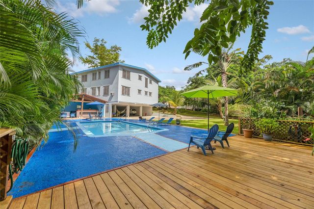 110 FREIRE CALLE RUBI, Cidra, PR 00739