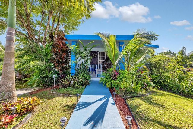 110 FREIRE CALLE RUBI, Cidra, PR 00739