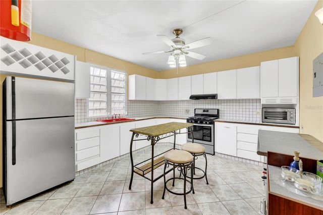 110 FREIRE CALLE RUBI, Cidra, PR 00739