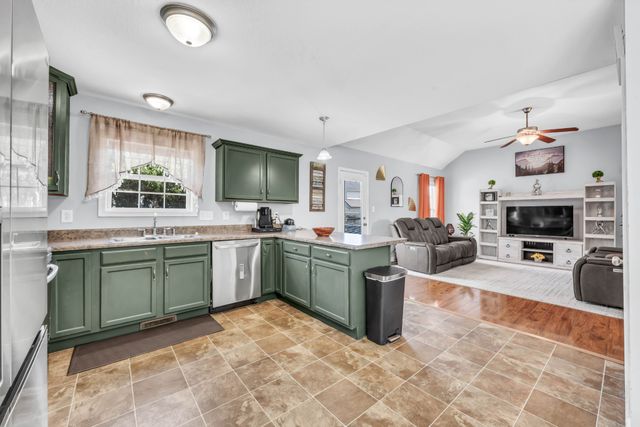1338 Loren Cir, Clarksville, TN 37042