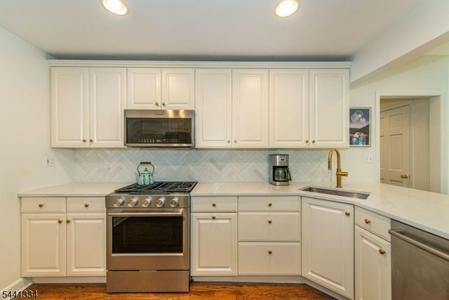 50 Parkview Ter, Summit City, NJ 07901