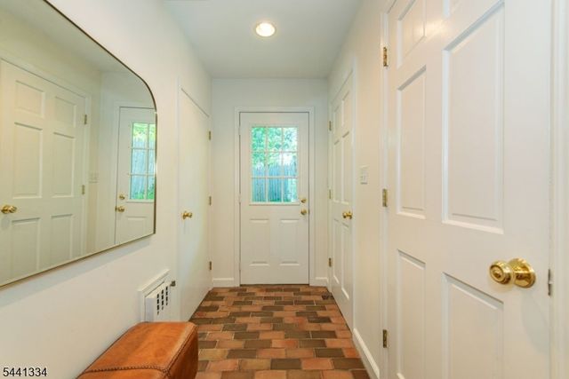 50 Parkview Ter, Summit City, NJ 07901