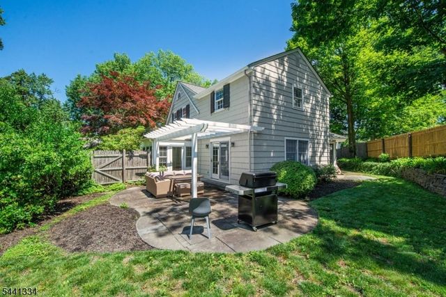 50 Parkview Ter, Summit City, NJ 07901