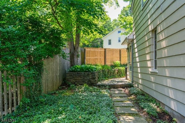 50 Parkview Ter, Summit City, NJ 07901