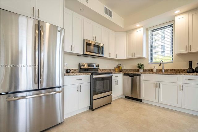 1091 Galiano St 406, Coral Gables, FL 33134