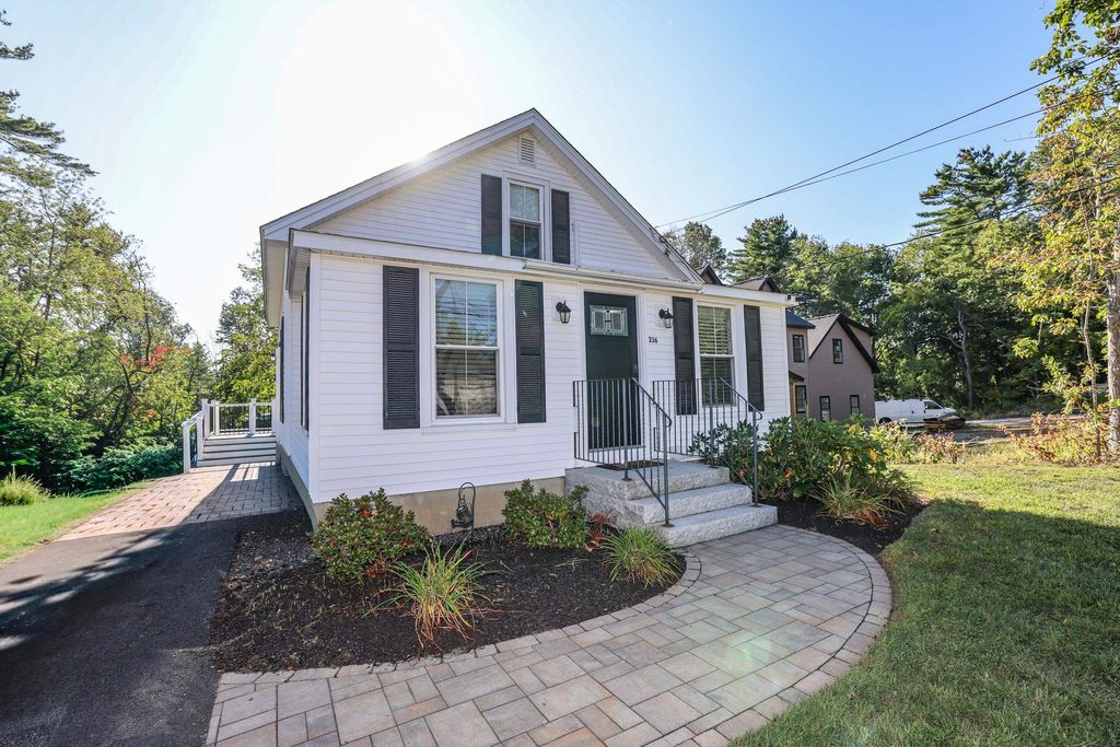 Image 2 of property listing at 236 Drakeside Road, Hampton, NH 03842