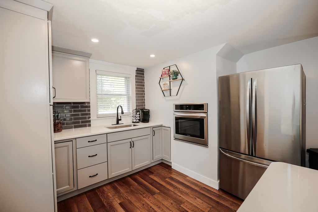 Image 11 of property listing at 236 Drakeside Road, Hampton, NH 03842