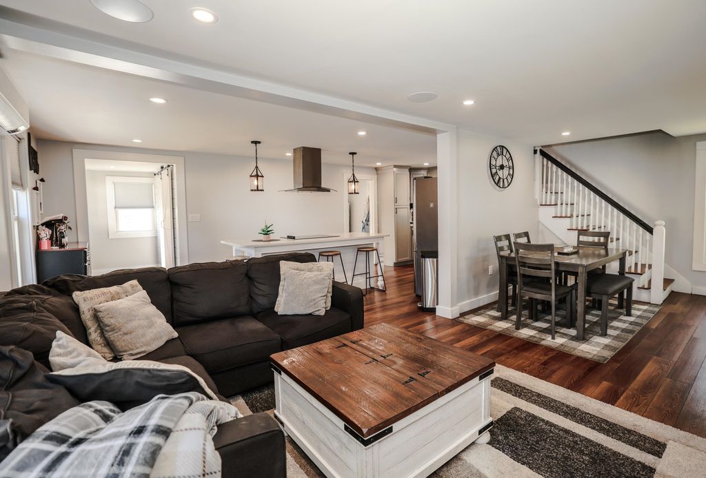 Image 12 of property listing at 236 Drakeside Road, Hampton, NH 03842