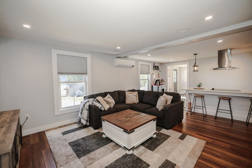Image 13 of property listing at 236 Drakeside Road, Hampton, NH 03842