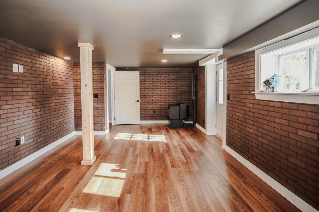 Image 19 of property listing at 236 Drakeside Road, Hampton, NH 03842