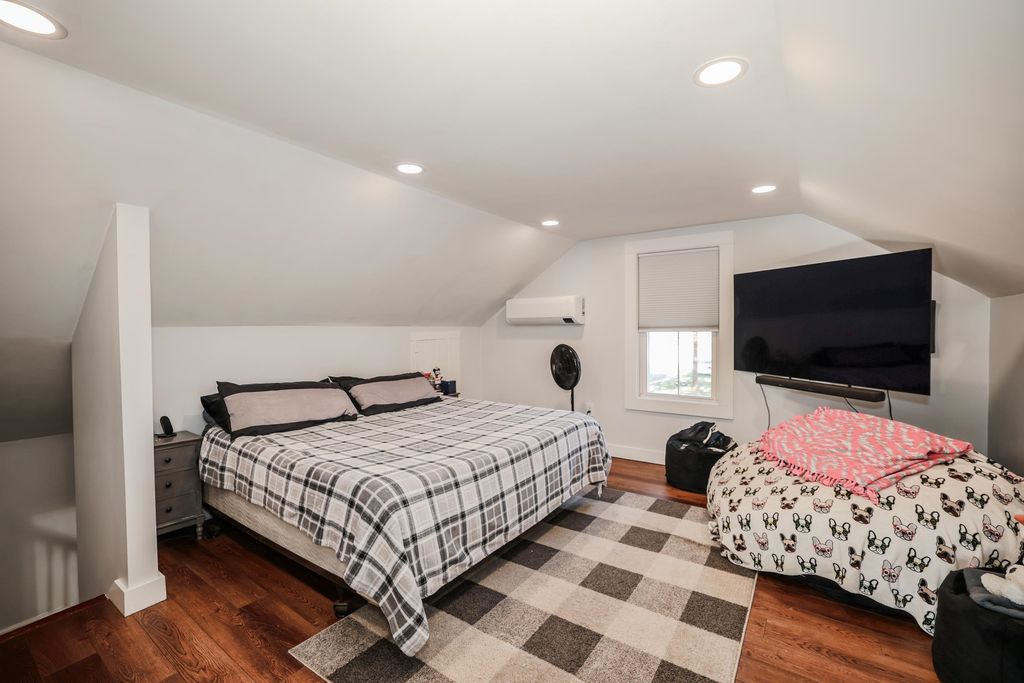Image 23 of property listing at 236 Drakeside Road, Hampton, NH 03842