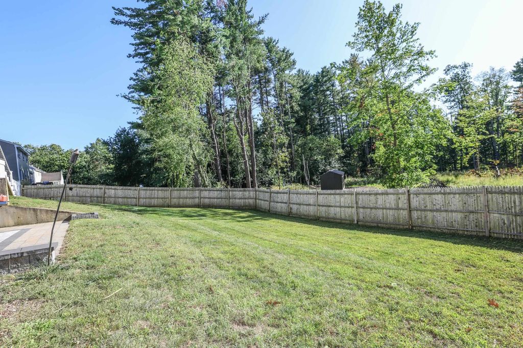 Image 4 of property listing at 236 Drakeside Road, Hampton, NH 03842