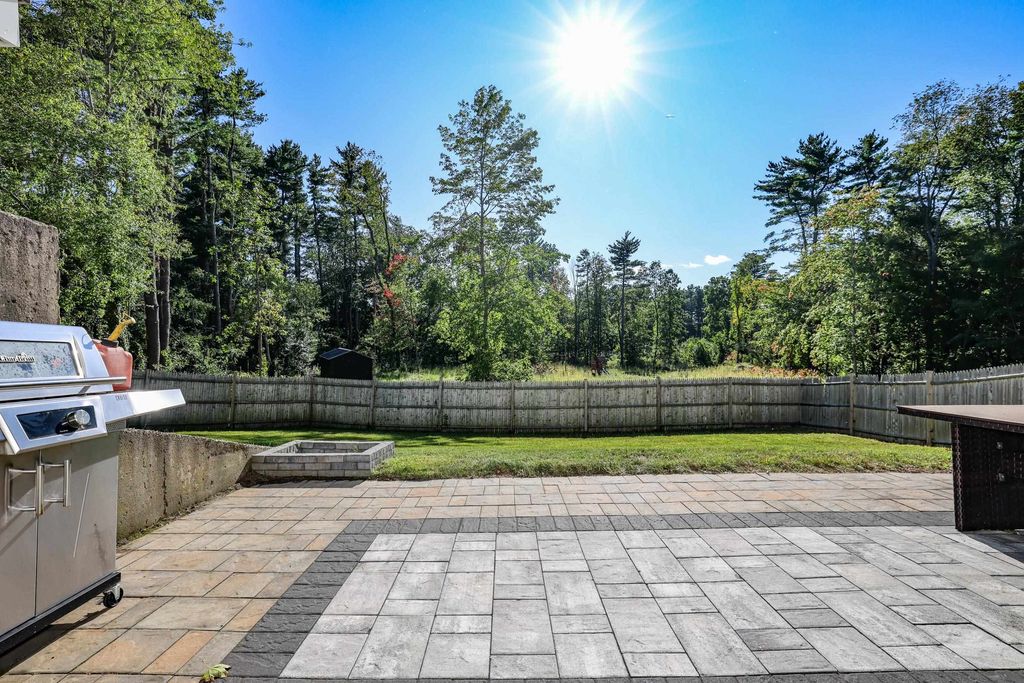 Image 6 of property listing at 236 Drakeside Road, Hampton, NH 03842