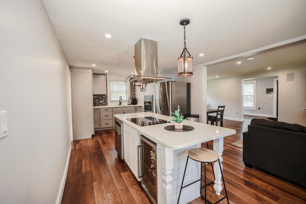 Image 7 of property listing at 236 Drakeside Road, Hampton, NH 03842