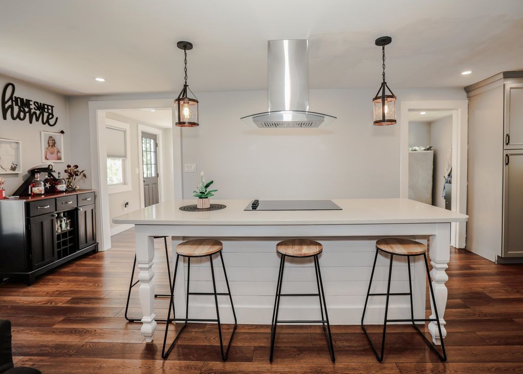 Image 9 of property listing at 236 Drakeside Road, Hampton, NH 03842