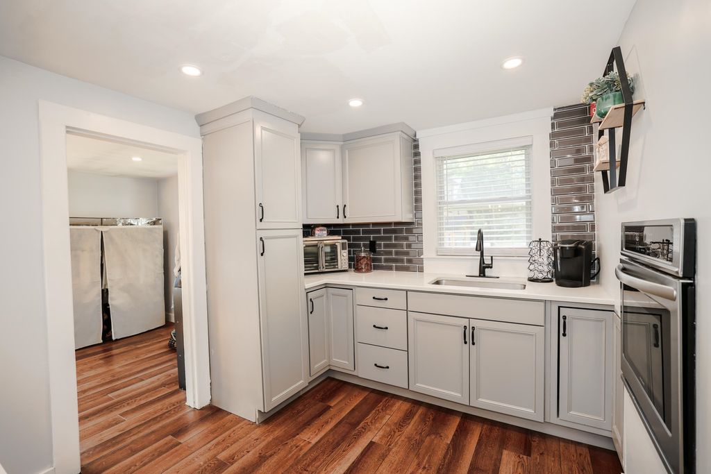 Image 10 of property listing at 236 Drakeside Road, Hampton, NH 03842