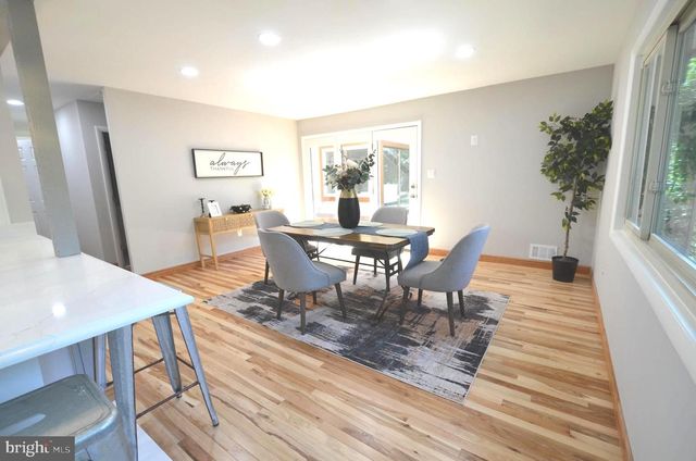 10601 FIESTA RD, Fairfax, VA 22032