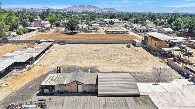 8082 Jurupa Valley Road, Jurupa Valley, CA 91752