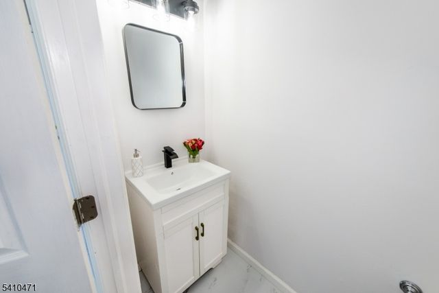 25 Chelsea Way, Bridgewater Twp., NJ 08807